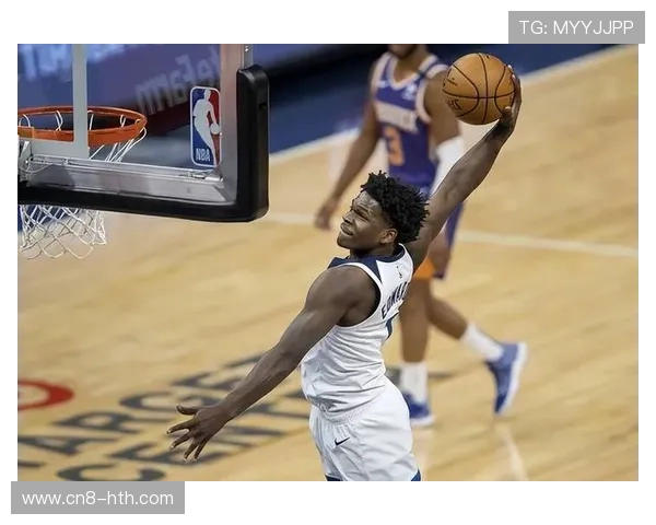 爱德华兹赛后独自加练投篮，森林狼更衣室气氛凝重